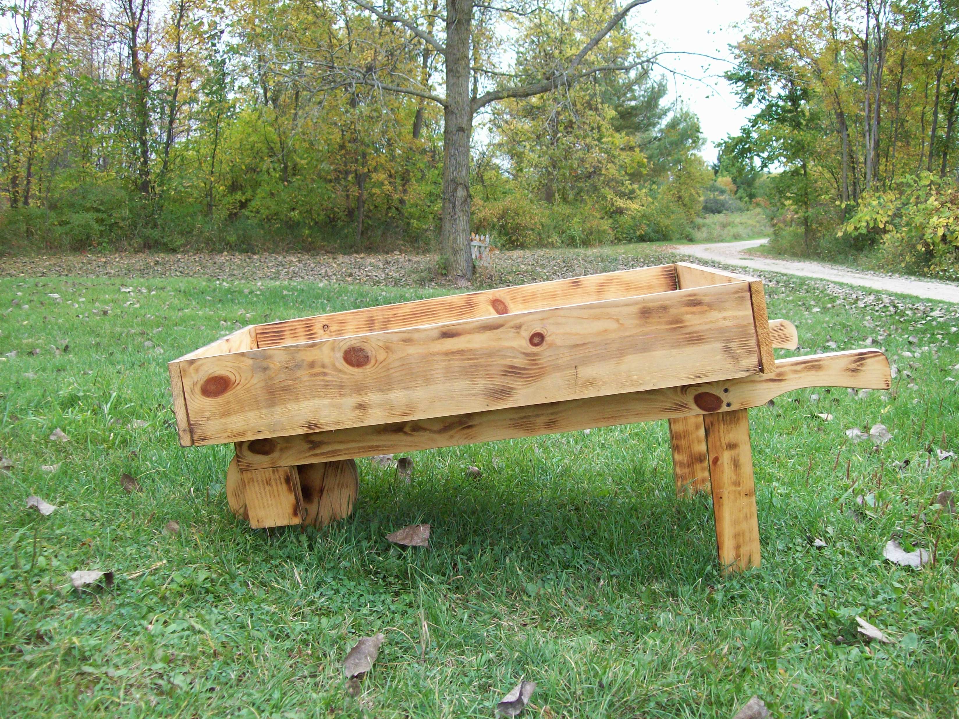 Build Wood Wheelbarrow Planters DIY PDF japanese platform bed plans 